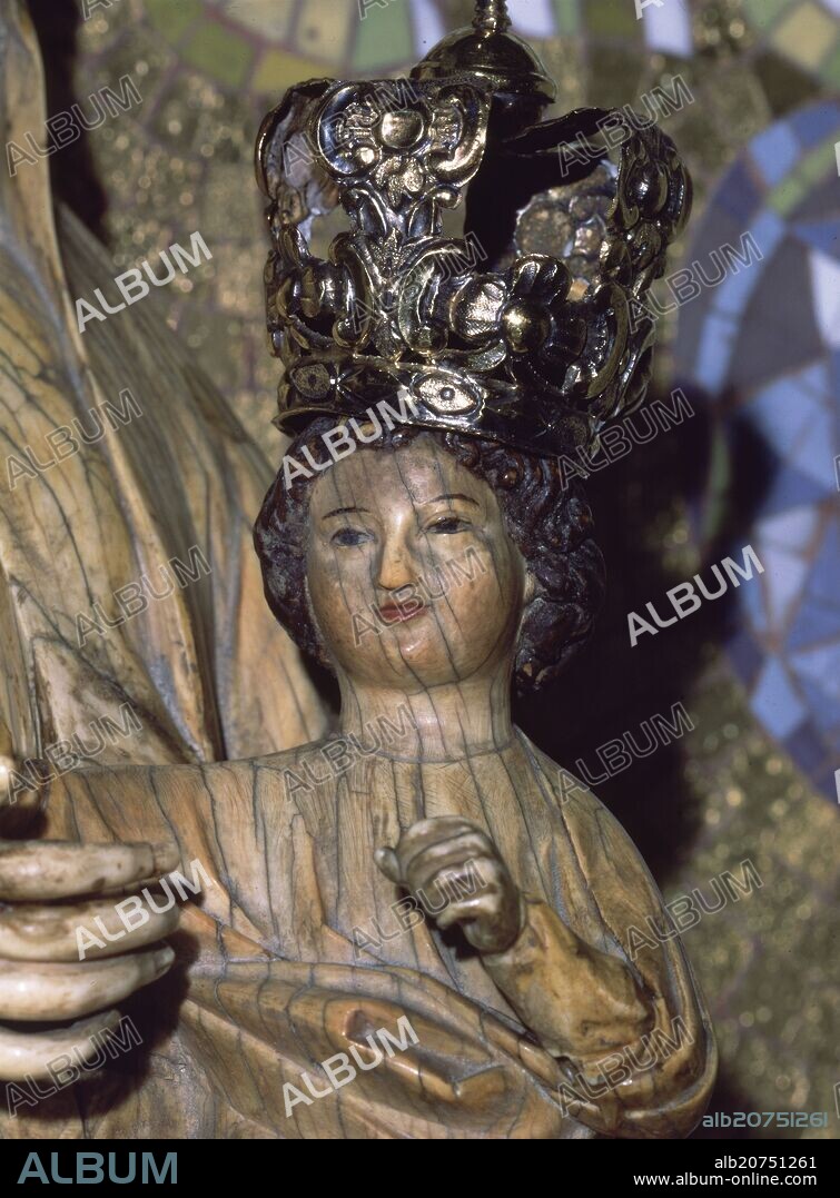 DETALLE DEL NIÑO JESUS DE LA VIRGEN DE LAS BATALLAS - TALLA DE MARFIL - GOTICO ESPAÑOL - SIGLO XIII.