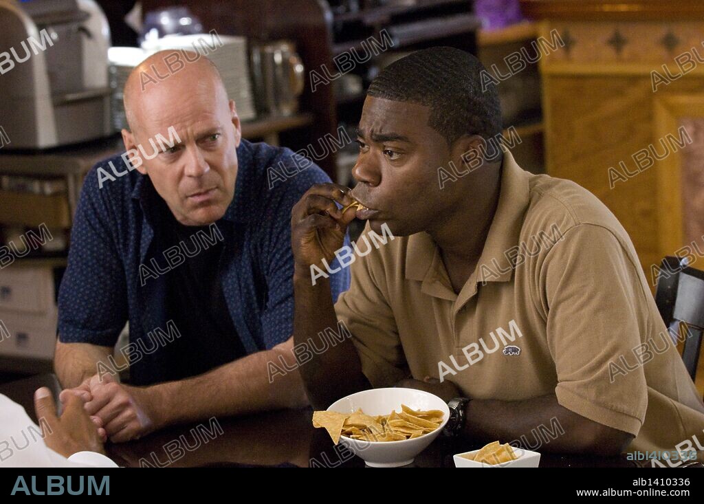 BRUCE WILLIS and TRACY MORGAN in COP OUT, 2010, directed by KEVIN SMITH. Copyright WARNER BROSS PICTURES/MARC PLATT PRODUCTIONS / GENSER, ABBOT.
