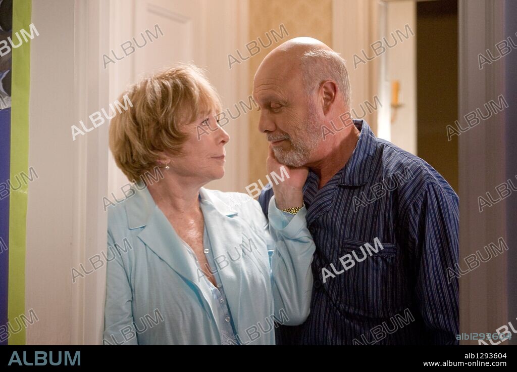 HECTOR ELIZONDO and SHIRLEY MACLAINE in VALENTINE'S DAY, 2010, directed by GARRY MARSHALL. Copyright NEW LINE CINEMA / BATZDORFF, RON.