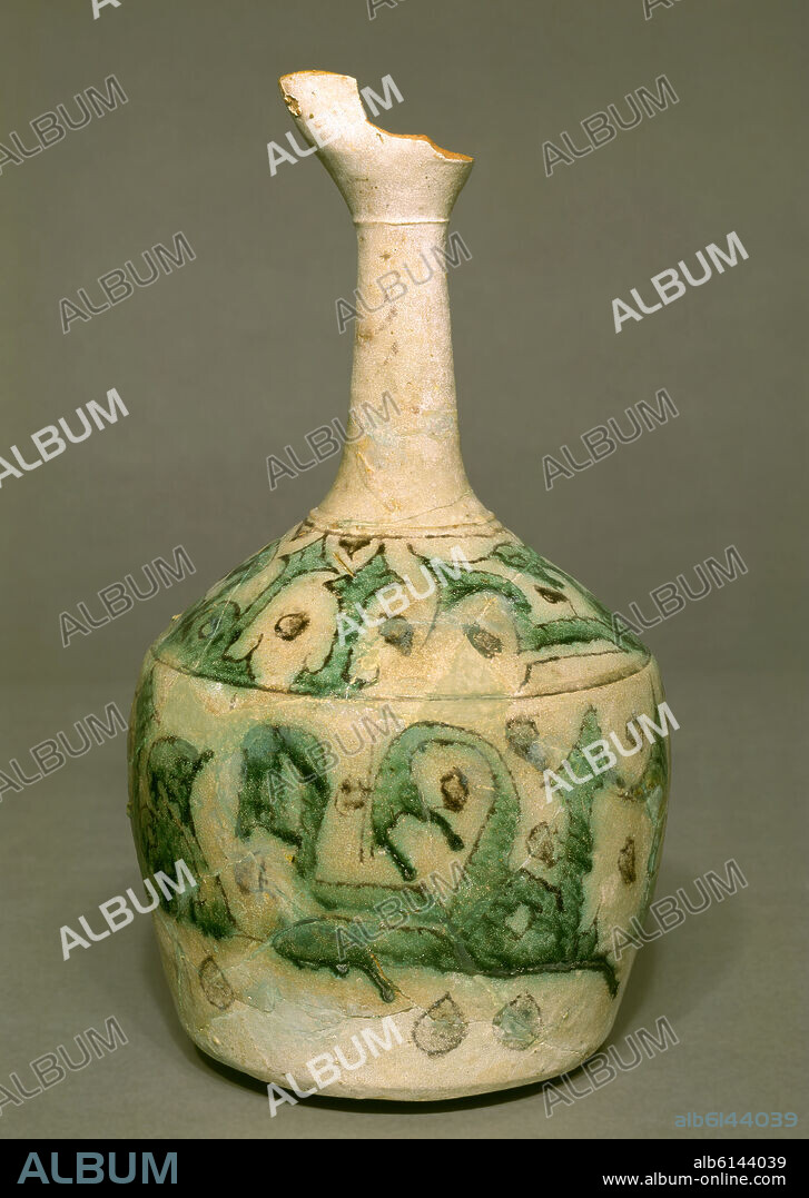REDOMA CALIFAL EN VERDE Y MANGANESO CON DECORACION CUFICA - SIGLO X - CERAMICA OMEYA PROCEDENTE DE MEDINA AZAHARA.