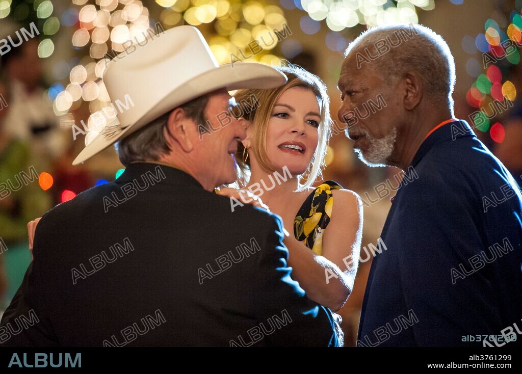 MORGAN FREEMAN, RENE RUSSO y TOMMY LEE JONES en BIENVENIDOS A VILLA CAPRI, 2017 (JUST GETTING STARTED), dirigida por RON SHELTON. Copyright BROAD GREEN PICTURES/ENDURANCE MEDIA/ENTERTAINMENT ONE / JACOBS, LEWIS.