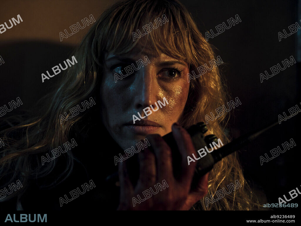 NATALIA DE MOLINA en ASEDIO, 2023, dirigida por MIGUEL ANGEL VIVAS. Copyright Apache Films / RTVE / Amazon Prime Video.