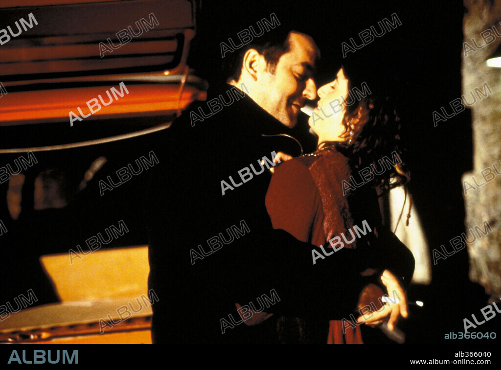 ABEL FOLK y INGRID RUBIO en EL VIAJE DE ARIAN, 2000, dirigida por EDUARD BOSCH. Copyright MONTJUIC ENTERTAINMENT.