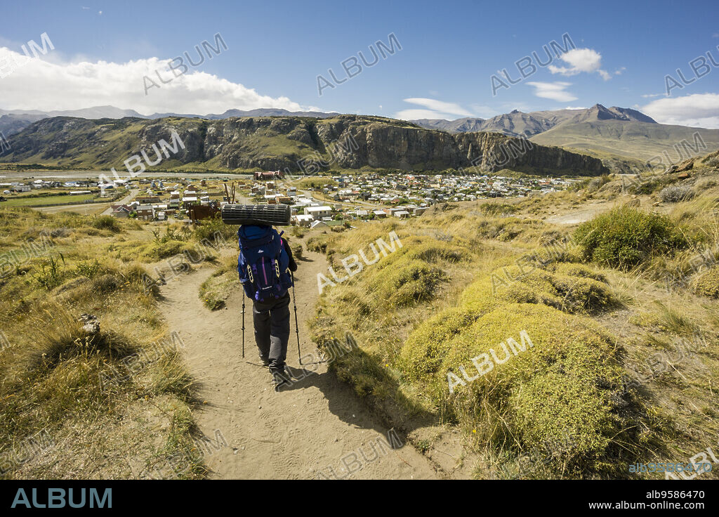 senda al campamento De Agostini y a laguna Torre, El Chalten, parque nacional Los Glaciares, republica Argentina,Patagonia, cono sur, South America.