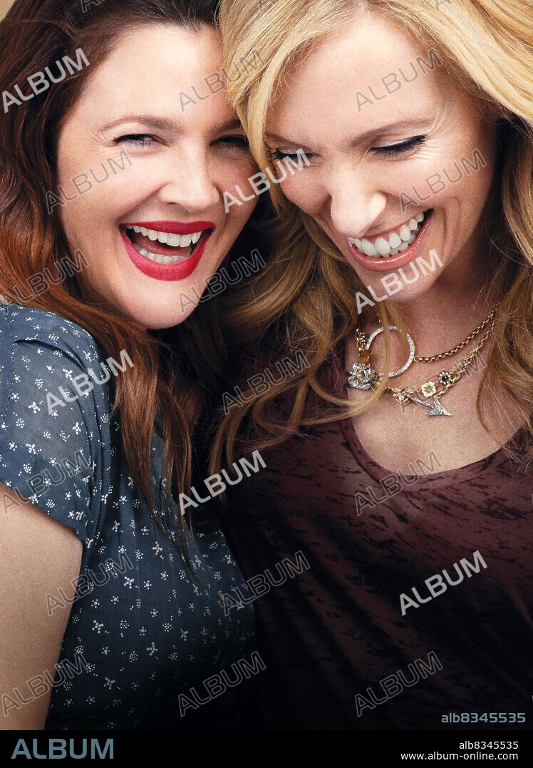 DREW BARRYMORE y TONI COLLETTE en MISS YOU ALREADY-YA TE EXTRAÑO, 2015 (MISS YOU ALREADY), dirigida por CATHERINE HARDWICKE. Copyright Embargo Films.