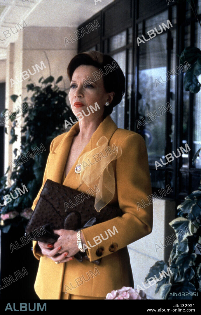 LESLIE CARON in DAMAGE, 1992 (FATALE), directed by LOUIS MALLE. Copyright SKRIBA/STUDIO CANAL/CHANNEL 4/CANAL+.