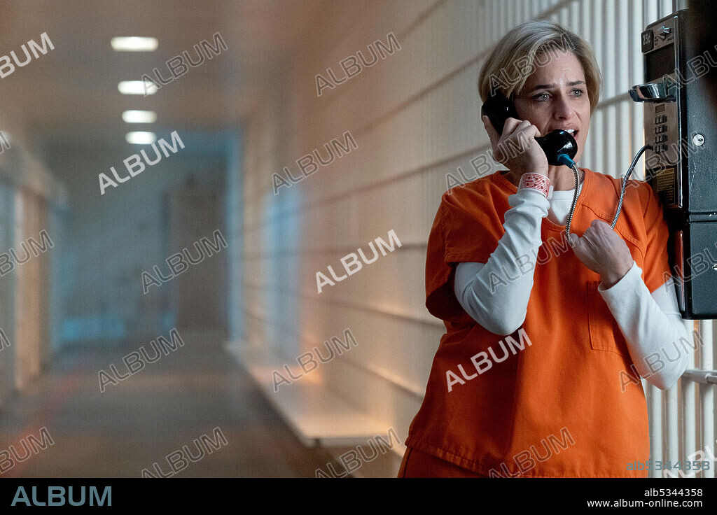 AMANDA PEET en DIRTY JOHN, 2020, dirigida por KAT CANDLER. Copyright ATLAS ENTERTAINMENT.