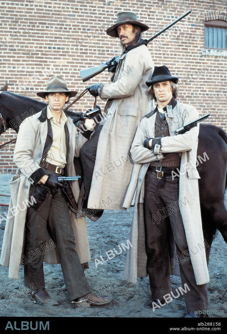 DAVID CARRADINE, KEITH CARRADINE and ROBERT CARRADINE in THE LONG RIDERS,  1980, directed by WALTER HILL. Copyright UNITED ARTISTS. - Album alb288158