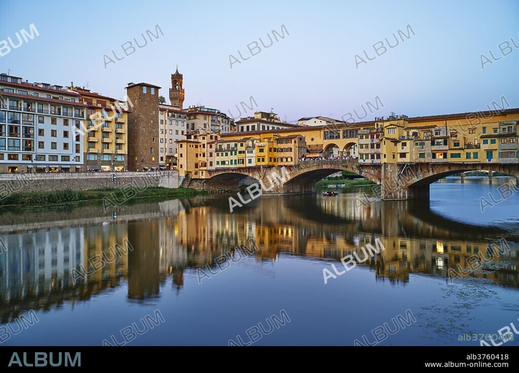 The Ponte Vecchio (Old Bridge), a medieval stone closed-spandrel arch bridge over the Arno River, in Florence, UNESCO World Heritage Site, Tuscany, Italy, Europe.