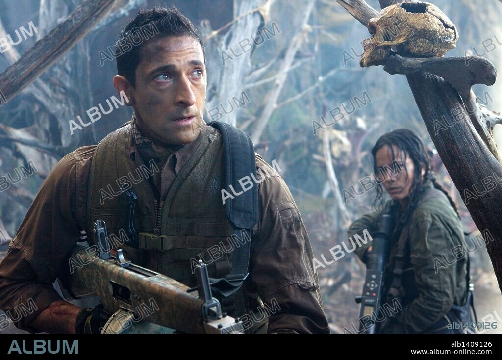 ADRIEN BRODY und ALICE BRAGA in PREDATORS, 2010, unter der Regie von NIMROD ANTAL. Copyright 20TH CENTURY FOX/TROUBLEMAKER STUDIOS/DAVIS ENTERTAINEMT / TORRES, RICO.