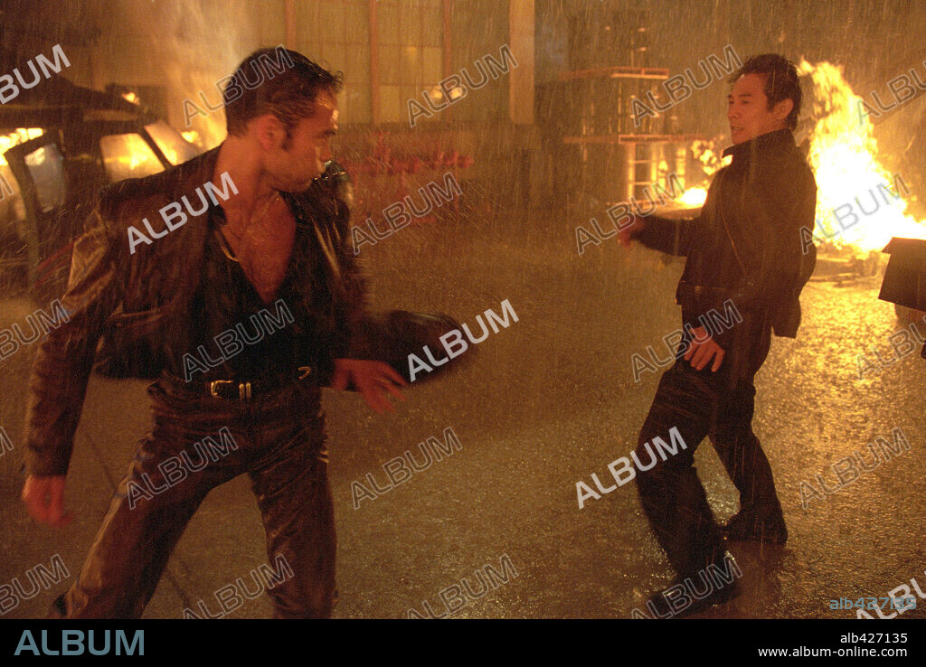JET LI and MARK DACASCOS in CRADLE 2 THE GRAVE, 2003, directed by ANDRZEJ BARTKOWIAK. Copyright SILVER PICTURES/WARNER BROS / BARIUS, CLAUDETTE.