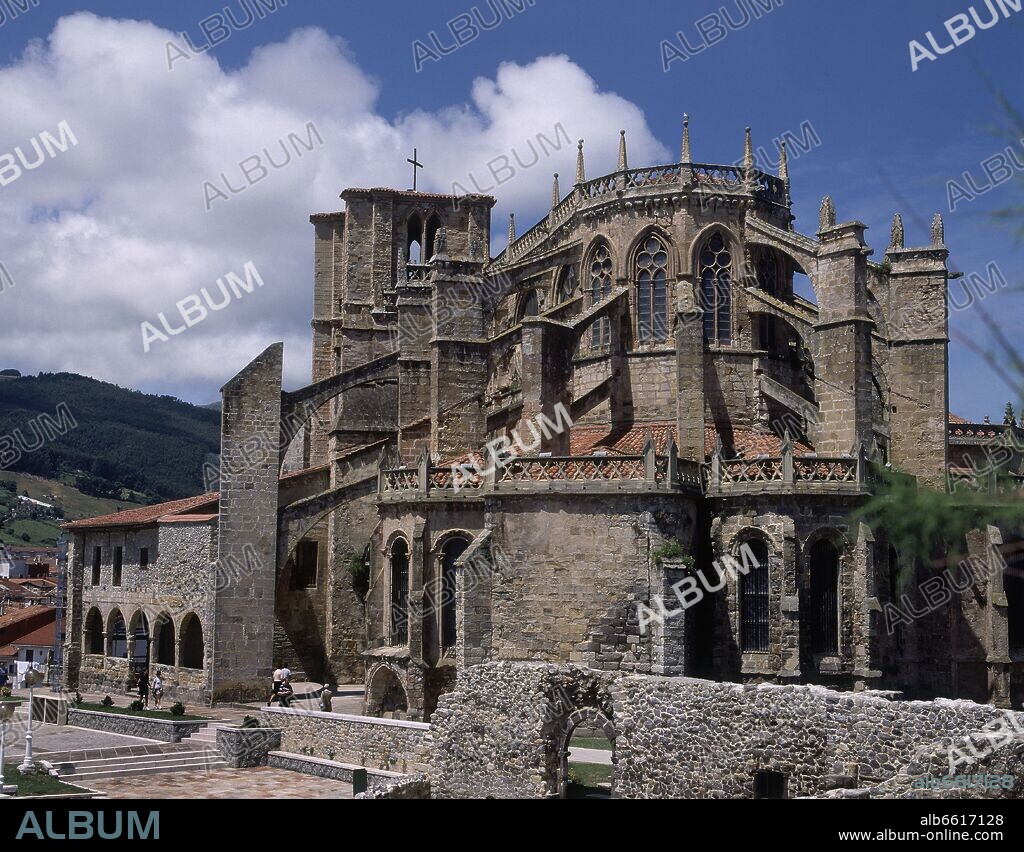 EXTERIOR- IGLESIA GOTICA - ABSDIDE RODEADO POR UNA GIROLA Y CAPILLAS- S XIII/XIV.