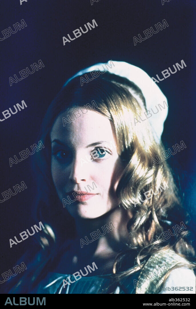 MENA SUVARI in THE MUSKETEER, 2001, directed by PETER HYAMS. Copyright MDP WORLWIDE / BRAUN, STEVE.