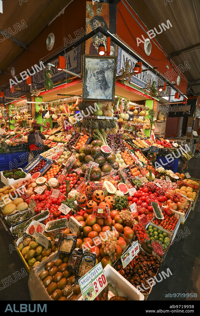 Sevilla, 05/12/2017. Mercados de Sevilla. En la Imagen, el mercado de Triana. Foto: Raúl doblado Archsev.