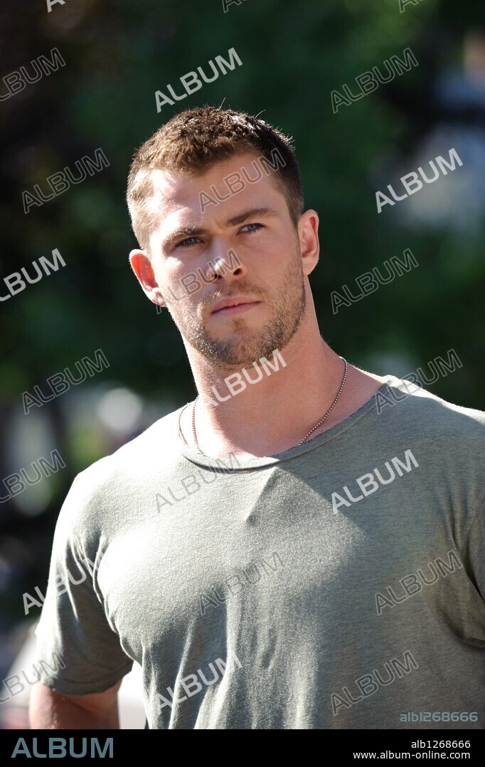 CHRIS HEMSWORTH in RED DAWN, 2012, directed by DAN BRADLEY. Copyright FILMDISTRICT.