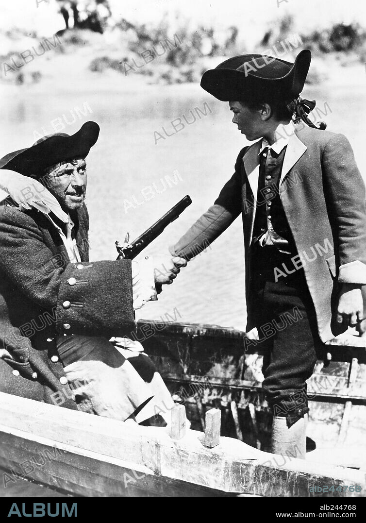 BOBBY DRISCOLL y ROBERT NEWTON en LA ISLA DEL TESORO, 1950 (TREASURE ISLAND), dirigida por BYRON HASKIN. Copyright DISNEY/RKO.
