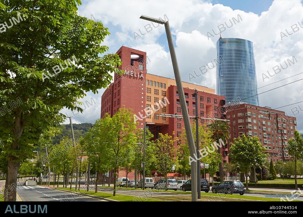Hotel Melia, Abandoibarra Hiribidea and Iberdrola Tower in background, Bilbao, Bizkaia. Basque country. Spain.
