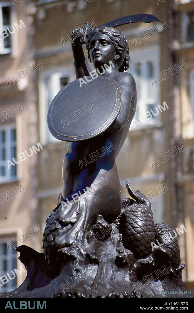 POLONIA. VARSOVIA. Vista de la ESTATUA DE LA SIRENITA, símbolo de la ciudad.