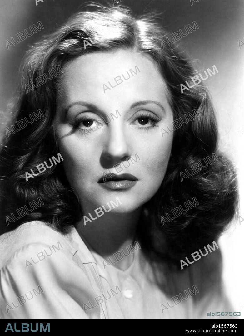 TALLULAH BANKHEAD en NÁUFRAGOS, 1944 (LIFEBOAT), dirigida por ALFRED HITCHCOCK. Copyright 20TH CENTURY FOX.
