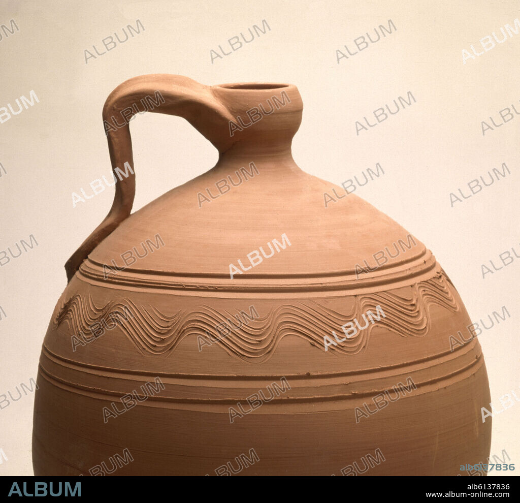 CANTARO DE BARRO CON DECORACION EN RELIEVE Y UN ASA- SIN VIDRIAR- S XX (DET).