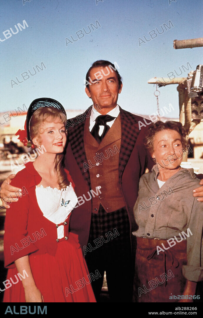 DEBBIE REYNOLDS, GREGORY PECK and THELMA RITTER in HOW THE WEST WAS WON, 1962, directed by GEORGE MARSHALL, HENRY HATHAWAY, JOHN FORD and RICHARD THORPE. Copyright M.G.M/CINERAMA.