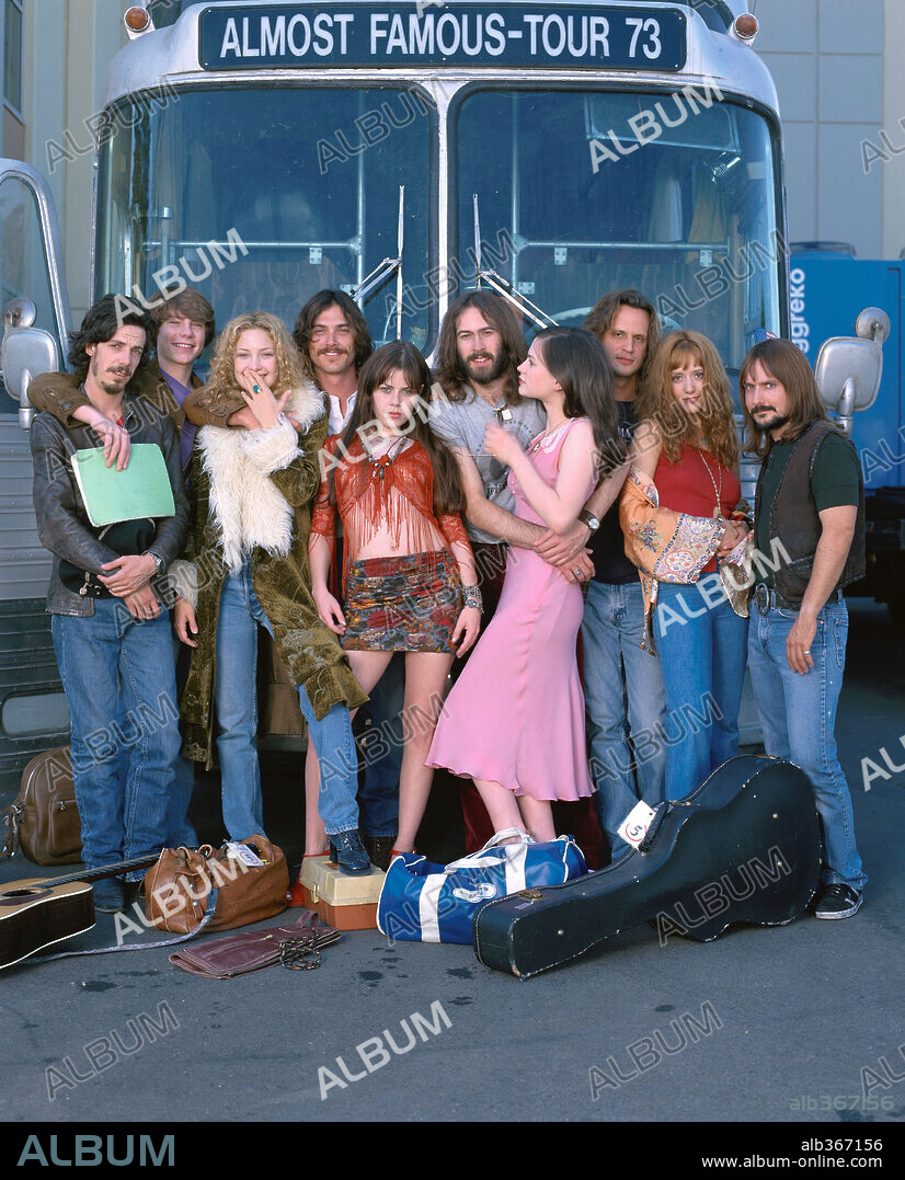 ANNA PAQUIN, BILLY CRUDUP, FAIRUZA BALK, JASON LEE, JOHN FEDEVICH, MARK KOZELEK, NOAH TAYLOR, OLIVIA ROSEWOOD y PATRICK FUGIT en CASI FAMOSOS, 2000 (ALMOST FAMOUS), dirigida por CAMERON CROWE. Copyright COLUMBIA PICTURES/DREAMWORKS PICTURES / PRESTON, NEAL.