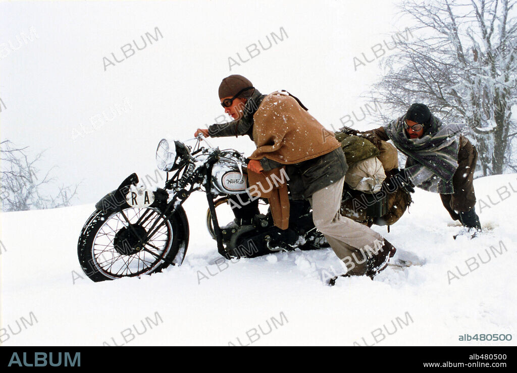 GAEL GARCIA BERNAL in THE MOTORCYCLE DIARIES, 2004 (DIARIOS DE MOTOCICLETA), directed by WALTER SALLES. Copyright FOCUS FEATURES.