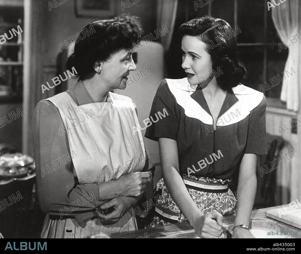 PATRICIA COLLINGE and TERESA WRIGHT in SHADOW OF A DOUBT, 1943, directed by ALFRED HITCHCOCK. Copyright UNIVERSAL PICTURES.