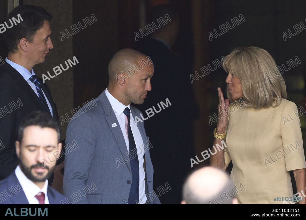 Brigitte Macron leaves the Royal Theatre after attend rehearsal of the opera Nabucco by Giuseppe Verdi and performance by Kiki Morente of a short seguidilla by his father, Enrique Morente on June 30, 2022 in Madrid, Spain.
