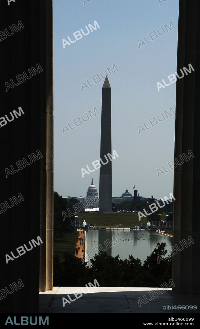 United States. Washington D.C. Washington Monument. Obelisk built to commemorate the first U.S. President, George Washington (1732-1799). National Mall.