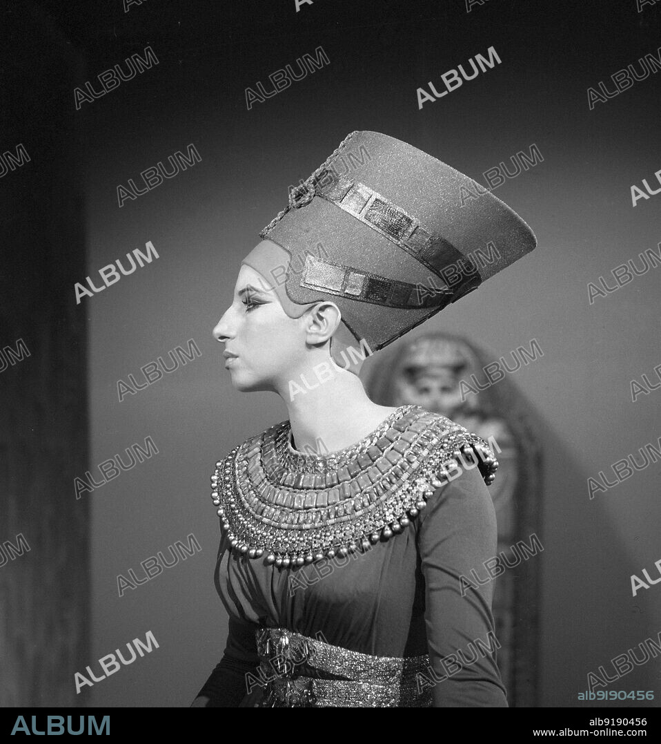 BARBRA STREISAND in COLOR ME BARBRA, 1966, directed by DWIGHT HEMION. Copyright CBS.