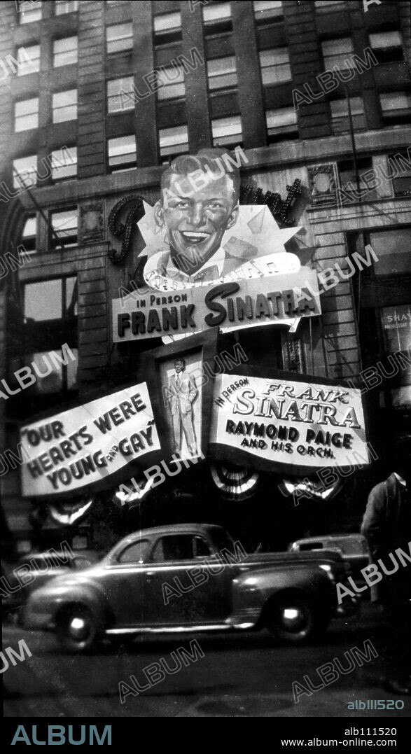 Outside the Paramount Theater of New York, 1944. Frank Sinatra perform.
