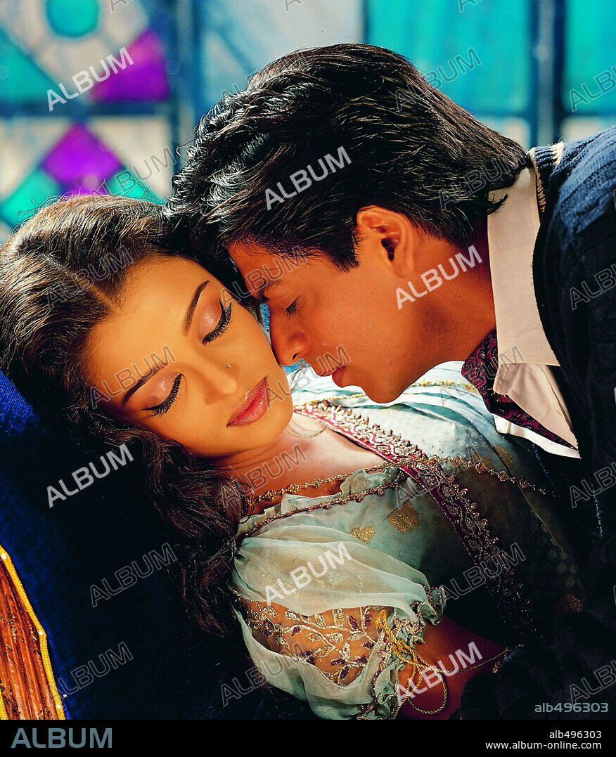 AISHWARYA RAI y SHAH RUKH KHAN en DEVDAS, 2002, dirigida por SANJAY LEELA BHANSALI. Copyright PATHE.