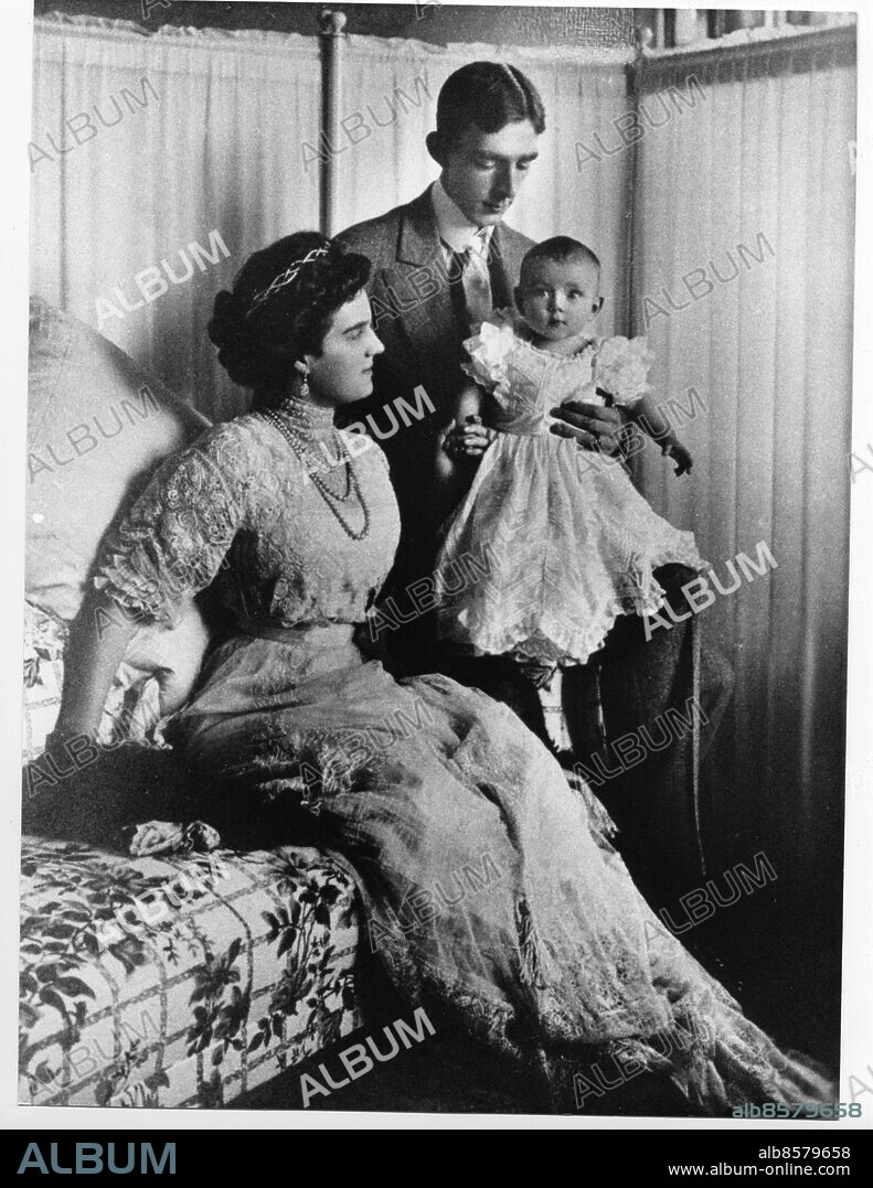19090000 . Lennart Bernadotte (Mainau) som baby med sina föräldrar prins Wilhelm och prinsessan Maria.. Foto SCANPIX code 20360.