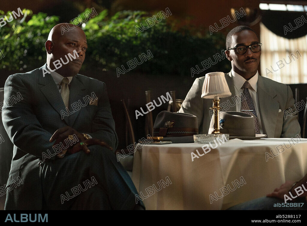 ANTHONY MACKIE y SAMUEL L. JACKSON en EL BANQUERO, 2020 (THE BANKER), dirigida por GEORGE NOLFI. Copyright ROMULUS ENTERTAINMENT.