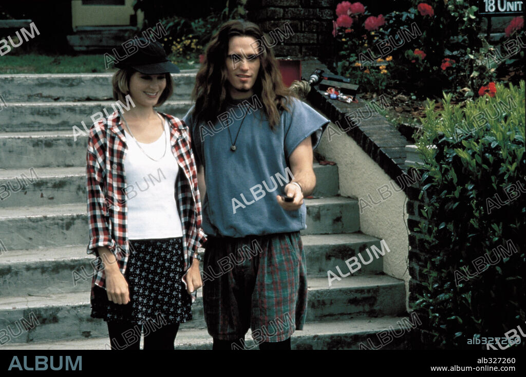 BRIDGET FONDA y MATT DILLON en SOLTEROS, 1992 (SINGLES), dirigida por CAMERON CROWE. Copyright WARNER BROTHERS.