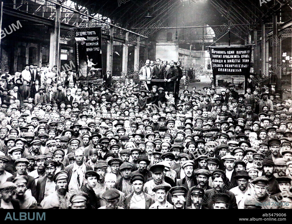 Putilov Plant, Petrograd, meeting of workers (July 1920) .