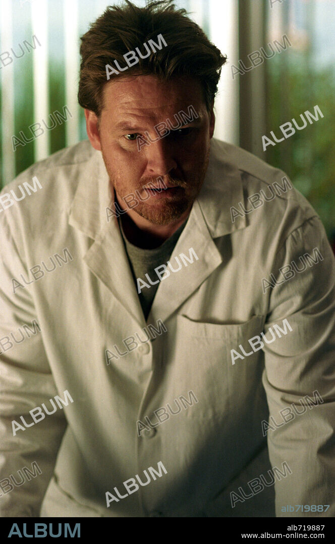DONALD LOGUE en OJALA FUERA CIERTO, 2005 (JUST LIKE HEAVEN), dirigida por MARK WATERS. Copyright DREAMWORKS PICTURES.