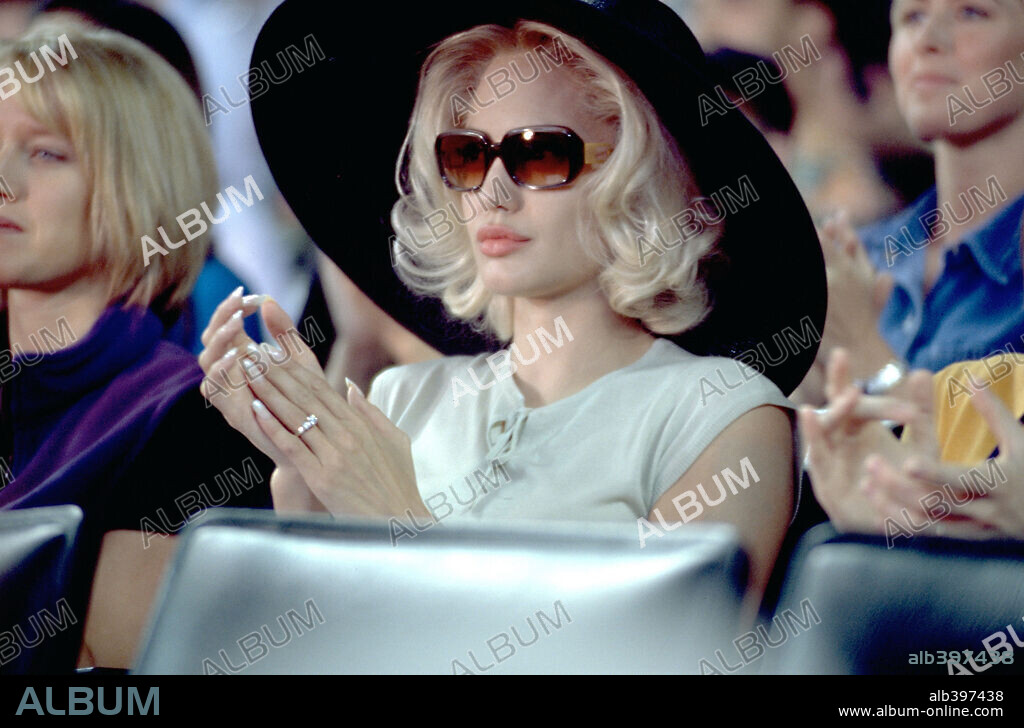 ANGELINA JOLIE in LIFE OR SOMETHING LIKE IT, 2002, directed by STEPHEN HEREK. Copyright 20TH CENTURY FOX.