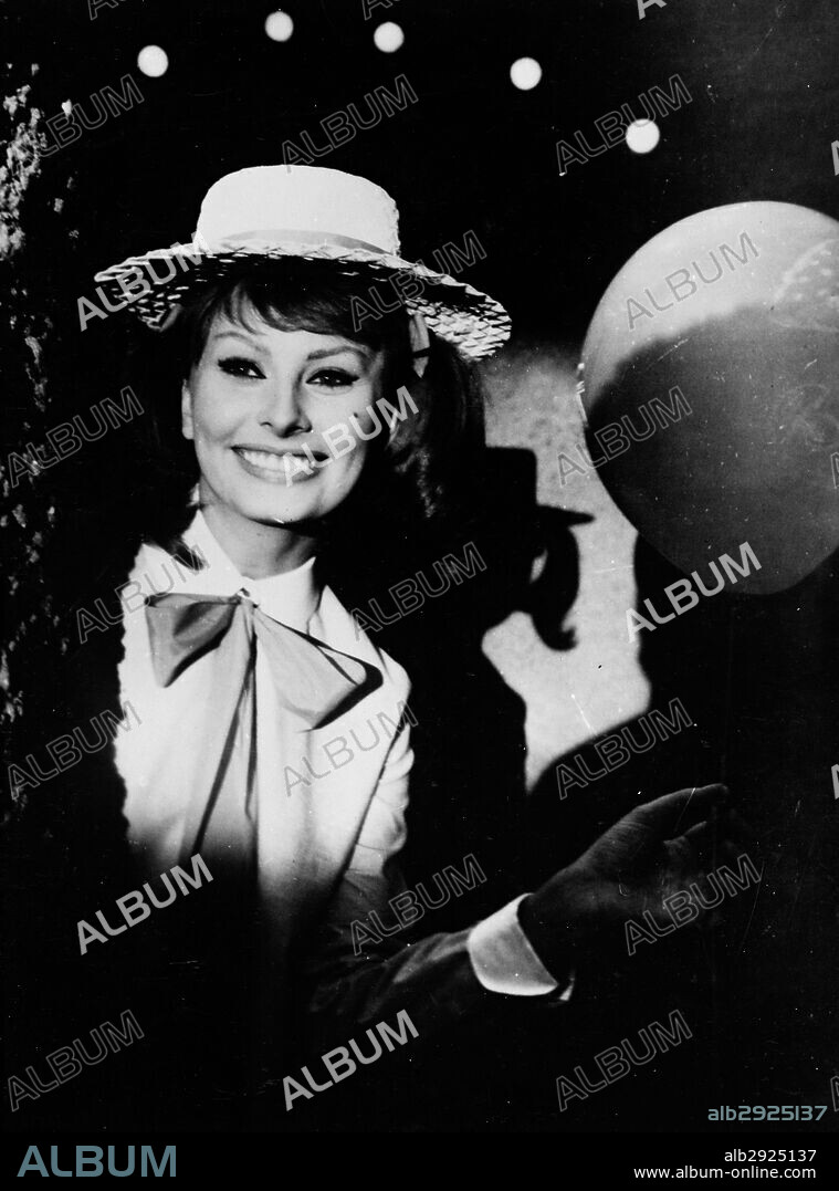 LOREN SOPHIA / LOREN SOFIA 1934/. SOPHIA LOREN en CAPRI, 1960 (IT STARTED IN NAPLES), dirigida por MELVILLE SHAVELSON. Copyright PARAMOUNT PICTURES.