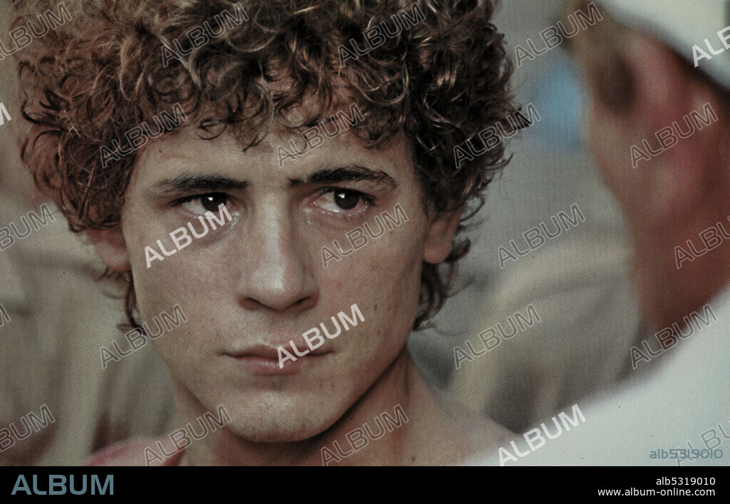 JOSE LUIS MANZANO en LA ESTANQUERA DE VALLECAS, 1987, dirigida por ELOY DE LA IGLESIA. Copyright EGA MEDIOS AUDIOVISUALES.