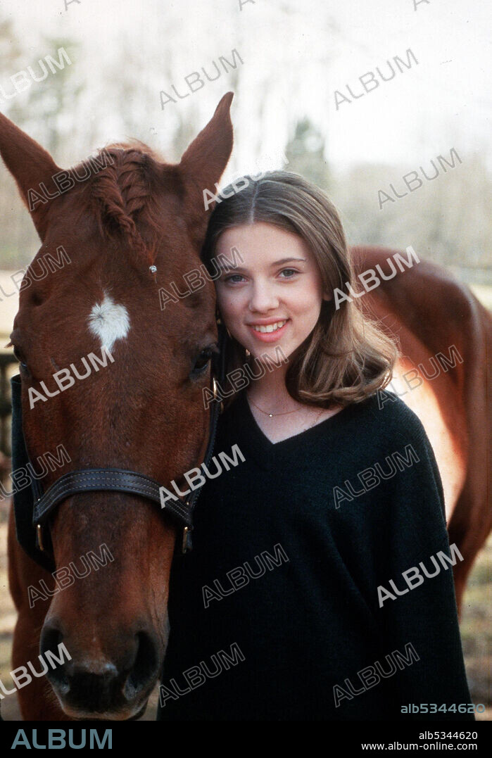 SCARLETT JOHANSSON en EL HOMBRE QUE SUSURRABA A LOS CABALLOS, 1998 (THE HORSE WHISPERER), dirigida por ROBERT REDFORD. Copyright TOUCHSTONE PICTURES.