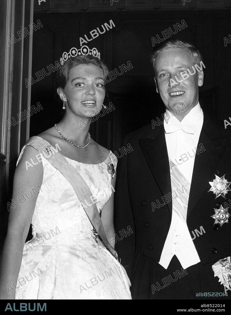ARKIV STOCKHOLM 19610524.. Prinsessan Birgitta och prins Johann Georg av Hohenzollern-Sigmaringen, känd som Hansi, pustar ut efter öppningsdansen på balen som ägde rum i samband med bröllopet mellan de två.. Foto: Folke Hellberg / DN / TT / Kod: 23. **SvD OUT**.