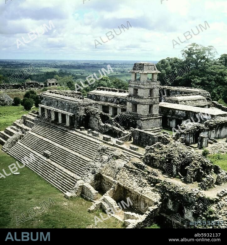 Palenque, Maya archeological site.- Palace, built 7th Century under King Pacal.- Observatory, built 8th Century.- Palenque, Chiapas, Mexico.- Photo.-.