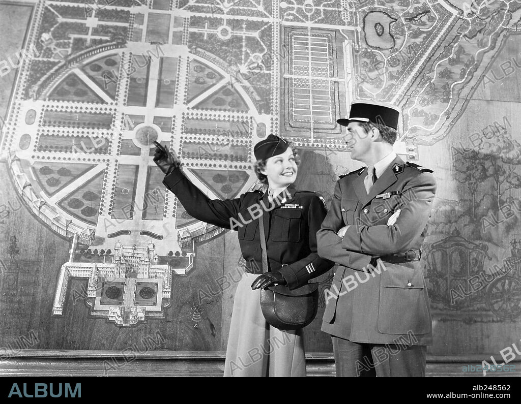 ANN SHERIDAN and CARY GRANT in I WAS A MALE WAR BRIDE, 1949, directed by HOWARD HAWKS. Copyright 20TH CENTURY FOX.