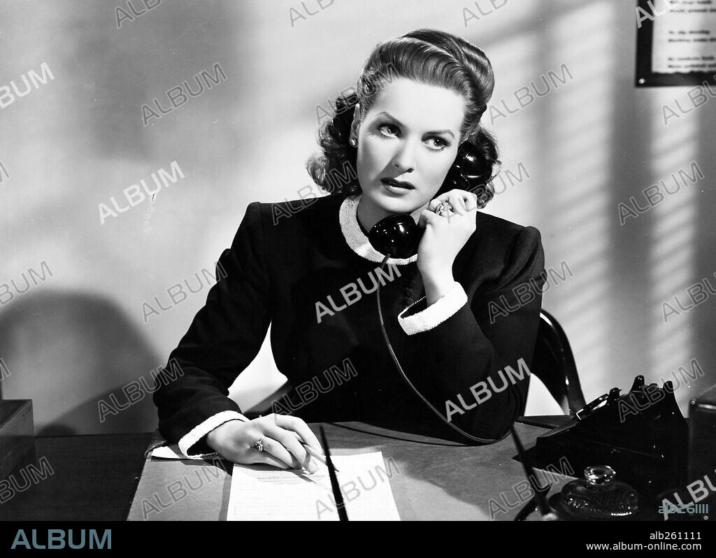 MAUREEN O'HARA in MIRACLE ON 34TH STREET, 1947, directed by GEORGE SEATON. Copyright 20TH CENTURY FOX.