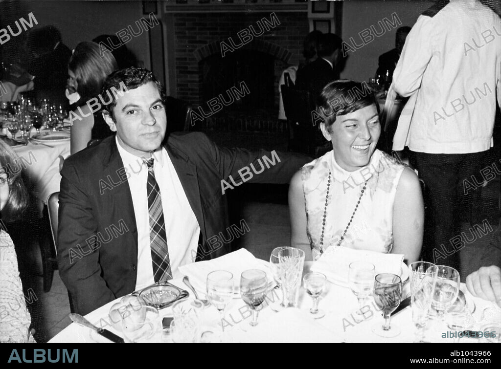 El escritor español Juan Marsé con su mujer Joaquina Hoyas en un viaje a Cuba el año 1967.