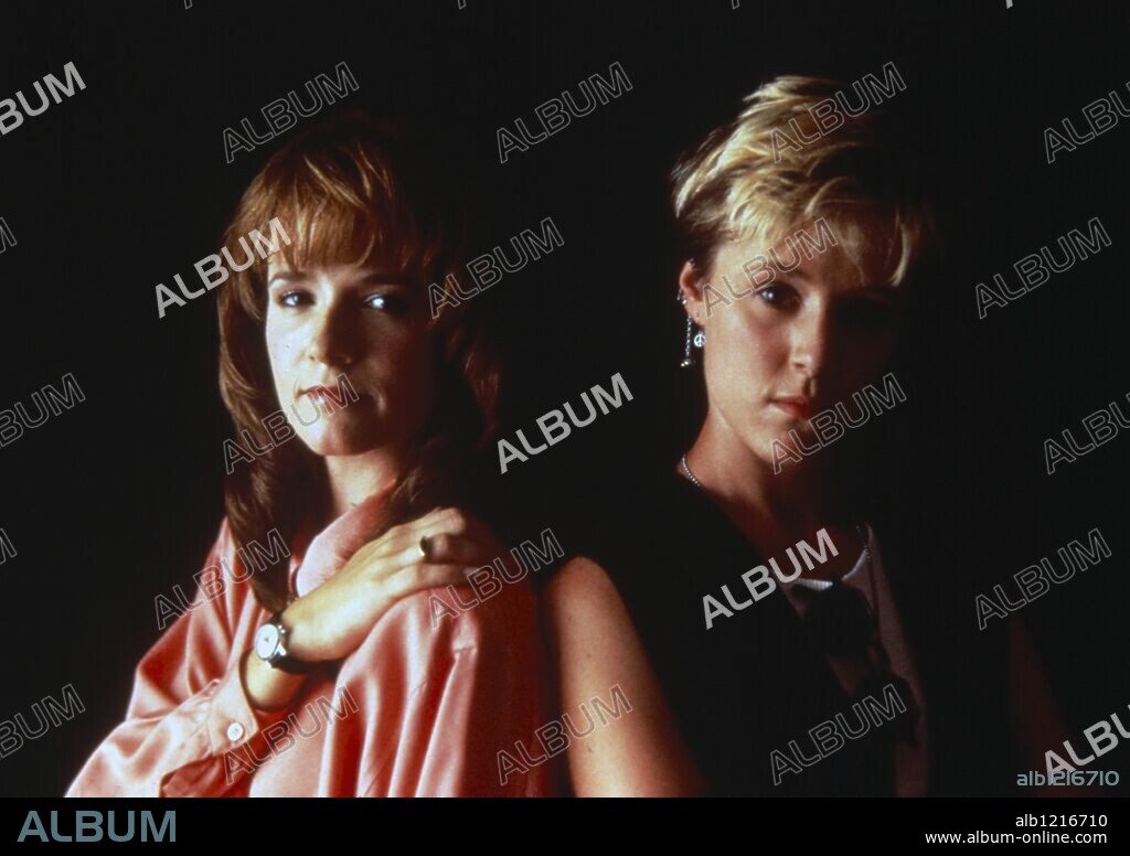 LEA THOMPSON and MASTERSON, MARY STUART in SOME KIND OF WONDERFUL, 1987, directed by HOWARD DEUTCH. Copyright PARAMOUNT PICTURES.