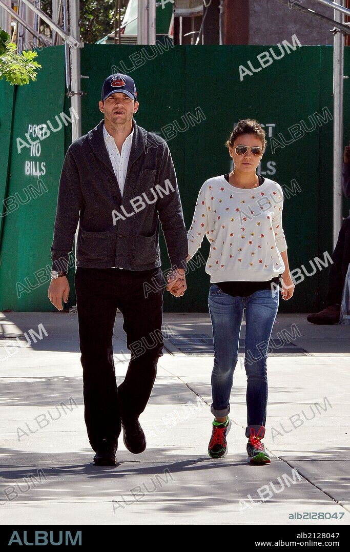 Sept. 19, 2013 - New York City, NY, USA - Ashton Kutcher and Mila Kunis walk in Soho on September 19 2013 in New York City. 19/09/2013