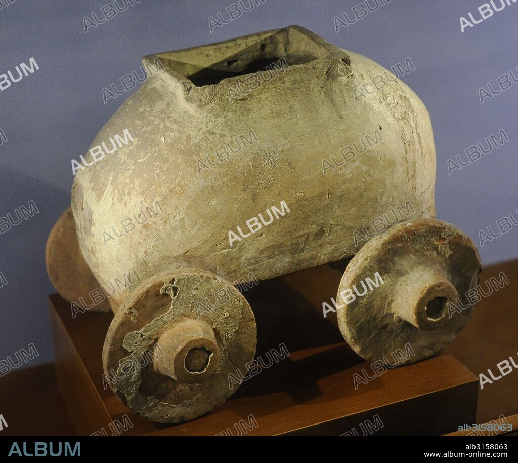 ARTE ANTIGUO. Reino del Bósforo, estado de la antigüedad fundado en el 438 AC, durante la época clásica en la región de la Antigua Grecia (hoy Crimea). "Carro de arcilla". Segunda mitad del siglo I-II d. C. Kerch, necrópolis de Pantikapaion (Panticapeo), tumba 312, actual República de Crimea. Museo del Hermitage (The State Hermitage Museum). San Petersburgo. Rusia.